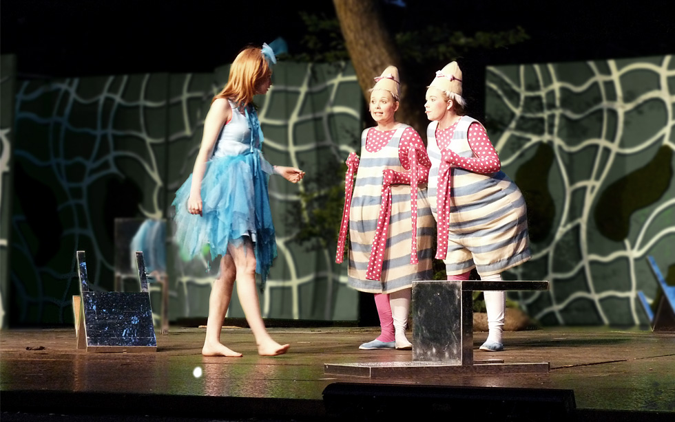 Jula Reindell - Kostümbild: Alice im Wunderland